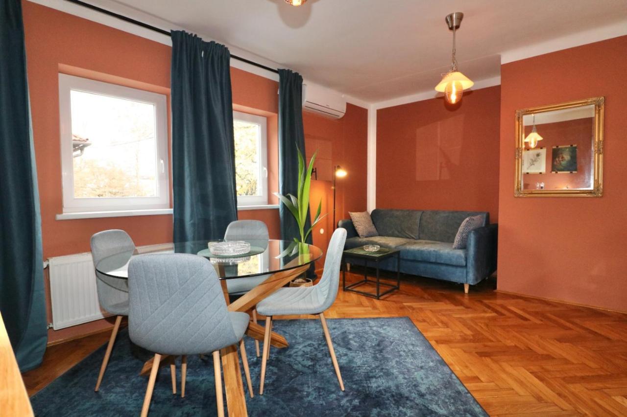 Studio City Apartma *
